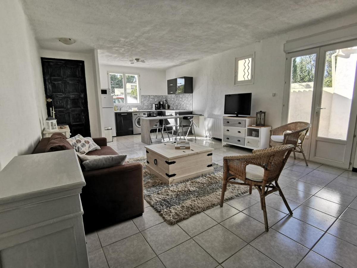 Appart Dans Maison Au Calme "Les Charmettes" Apartment Vedene Bagian luar foto